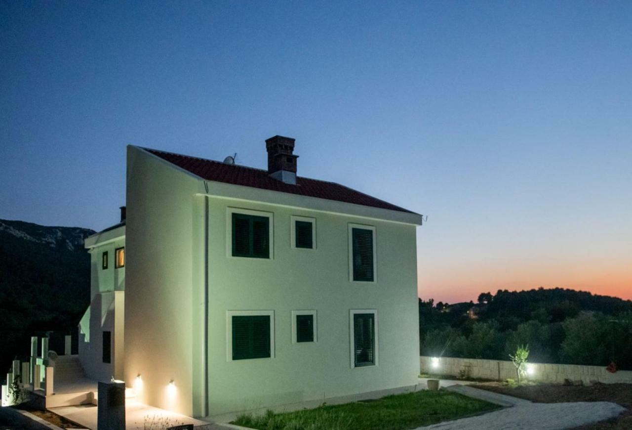 Apartament Vila Skrivena *